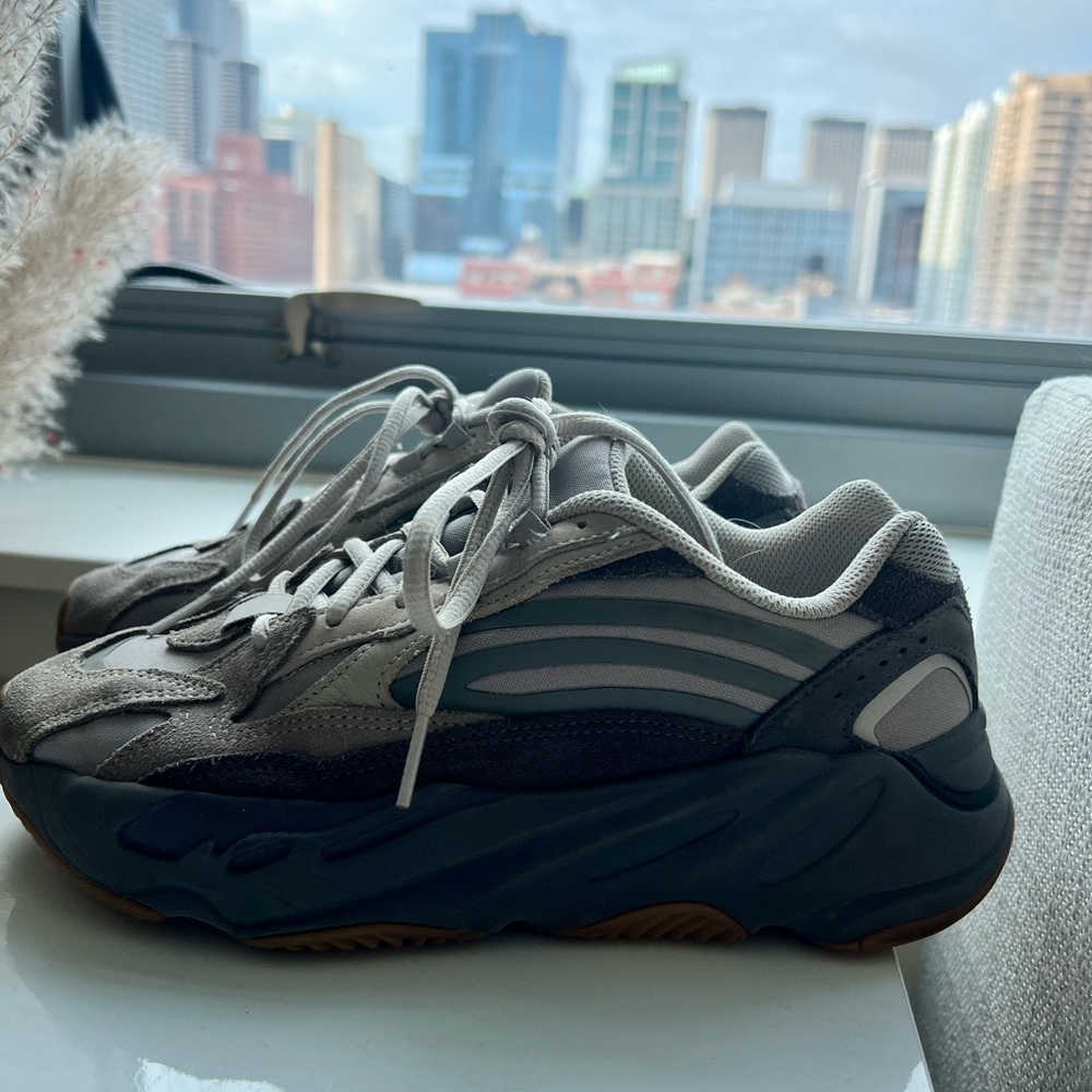 Yeezy Boost 700 sneakers